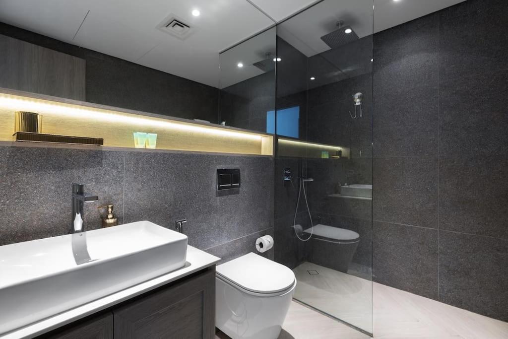 Waves - Luxurious Comfort With Views In Oxford 212 Apartment Dubai