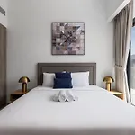 Waves - Luxurious Comfort With City Views In Oxford 212