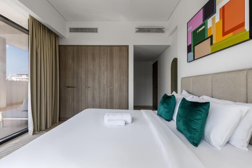 Apartment Waves - Luxurious Comfort With Views In Oxford 212 Dubai