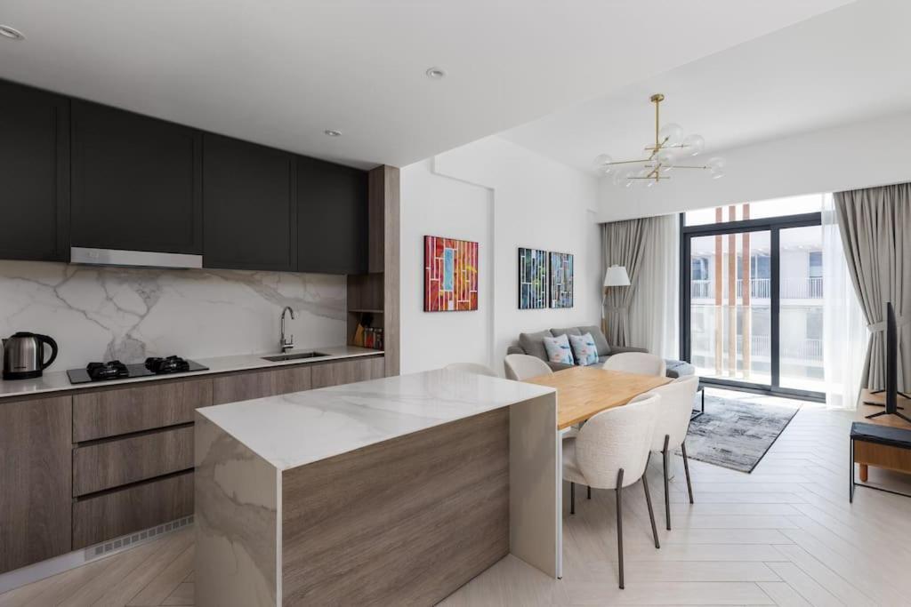 Waves - Luxurious Comfort With Views In Oxford 212