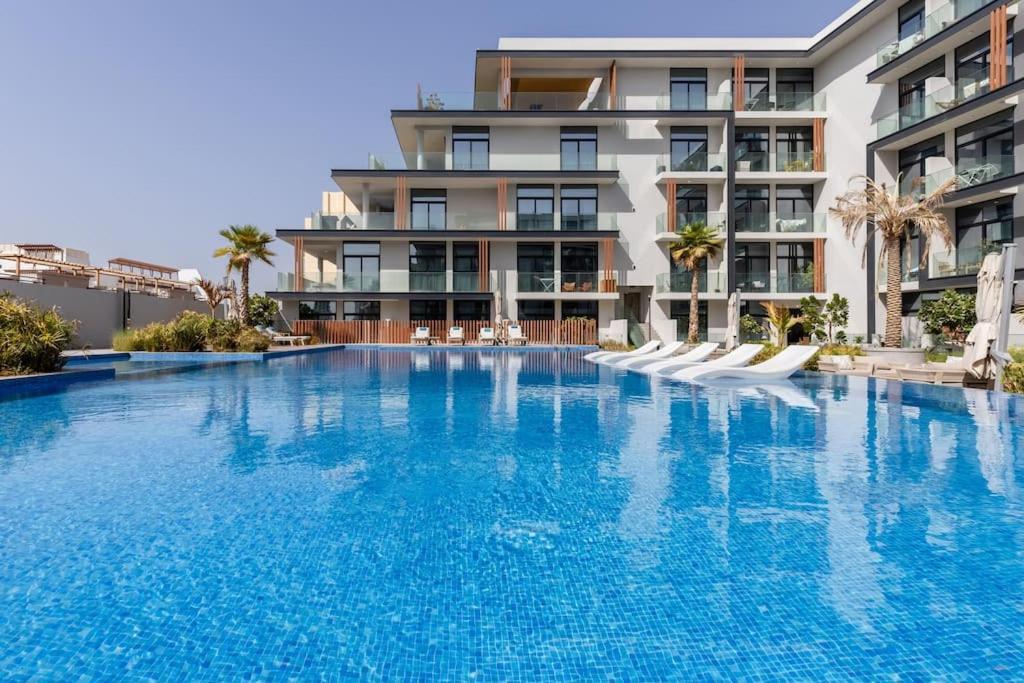 Waves - Luxurious Comfort With Views In Oxford 212 * Dubai