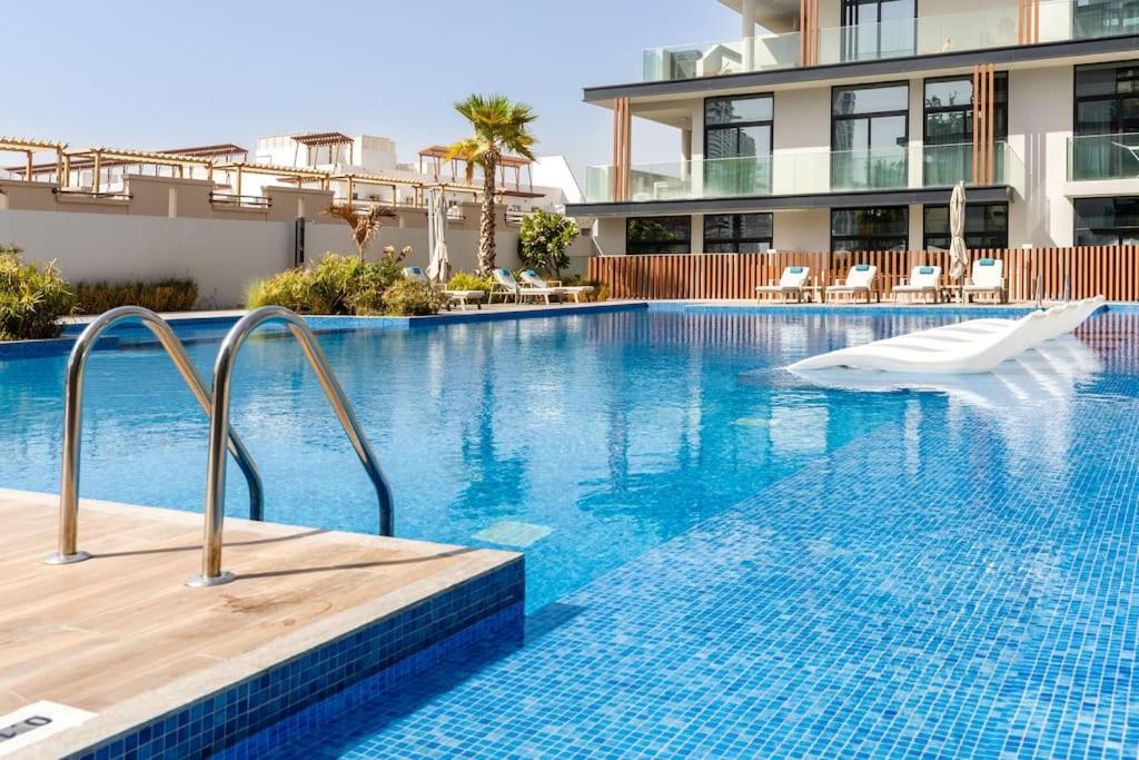 Waves - Luxurious Comfort With Views In Oxford 212 Dubai