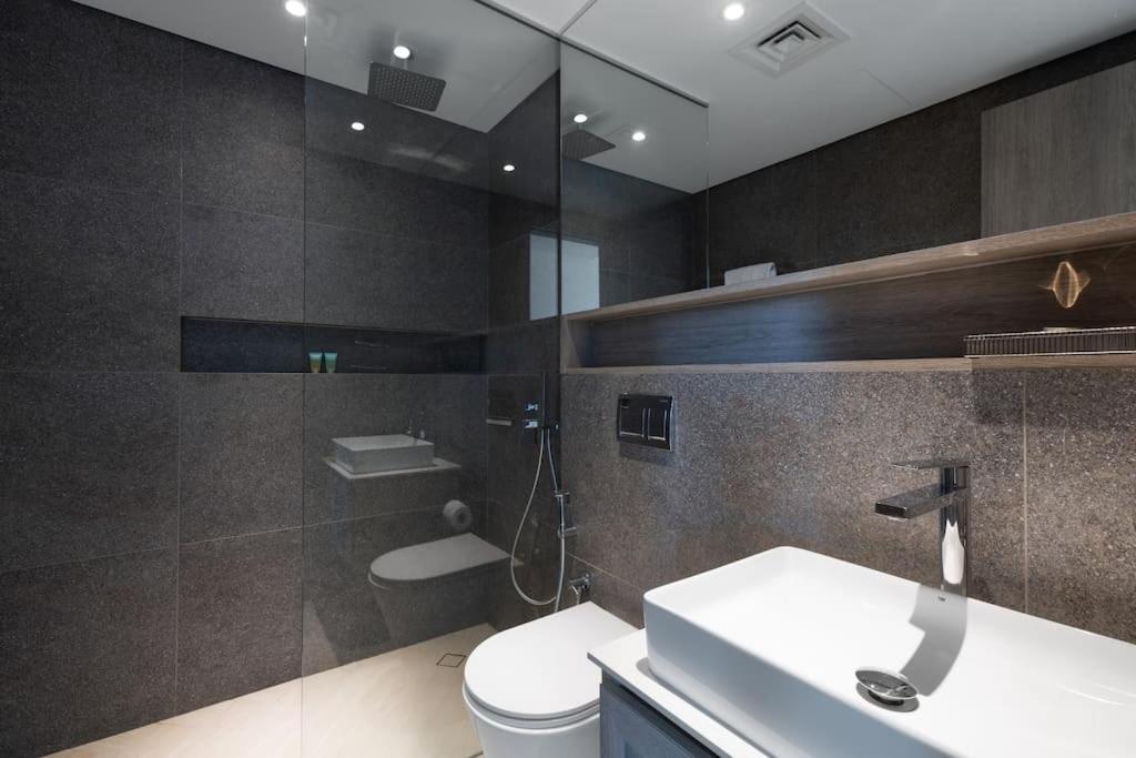 Waves - Luxurious Comfort With Views In Oxford 212 Apartment