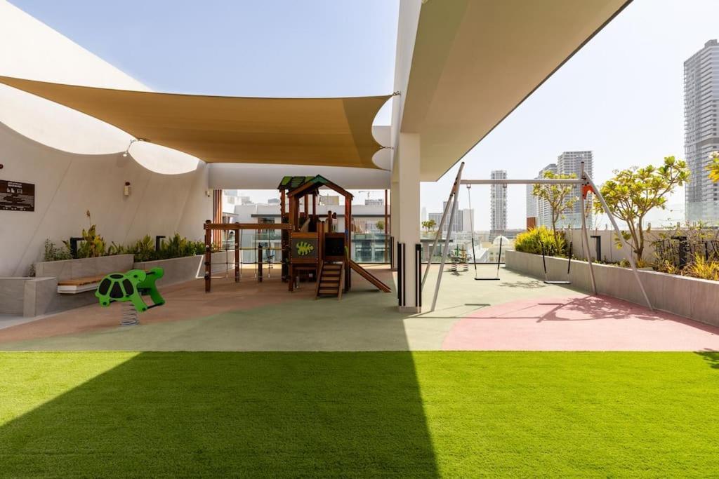 Waves - Luxurious Comfort With Views In Oxford 212 Apartment Dubai