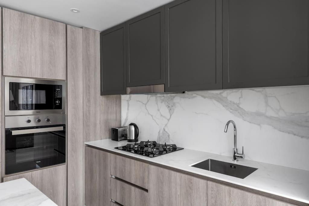 Apartment Waves - Luxurious Comfort With Views In Oxford 212 Dubai