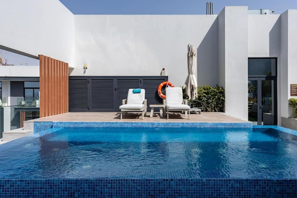 Waves - Luxurious Comfort With Views In Oxford 212 * Dubai