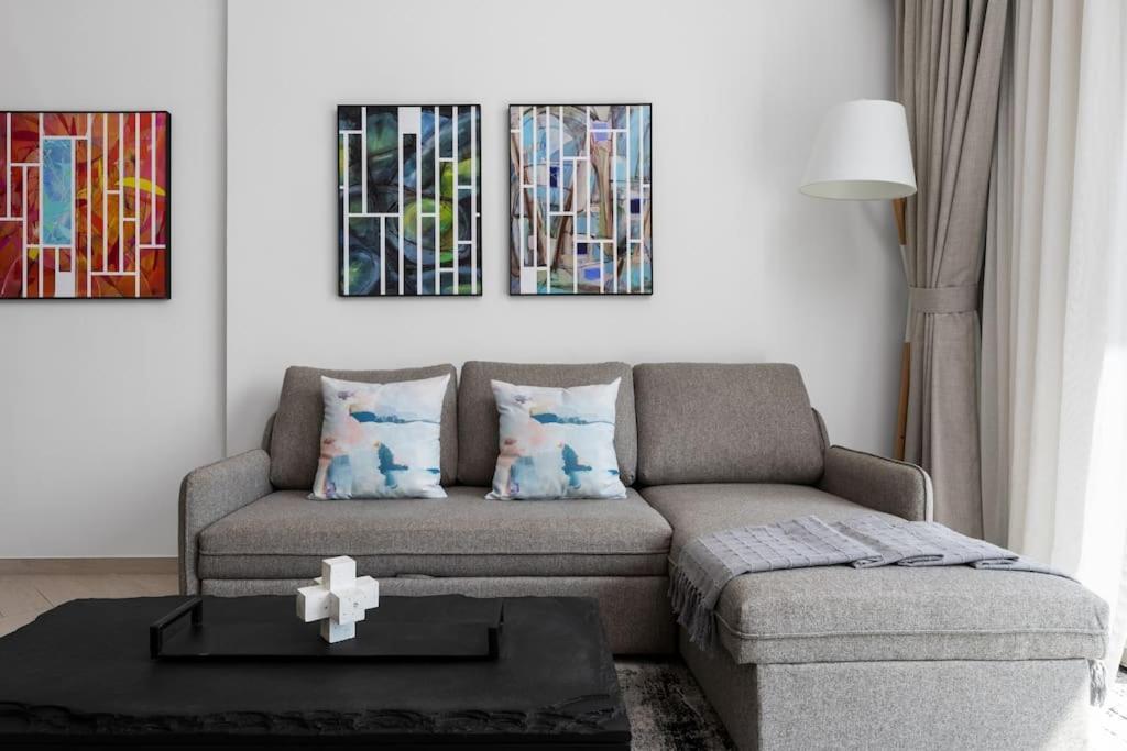 Waves - Luxurious Comfort With Views In Oxford 212