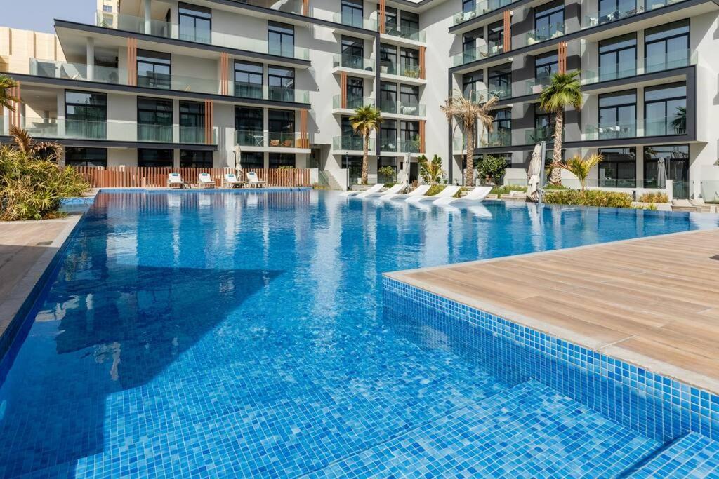 Waves - Luxurious Comfort With Views In Oxford 212 Dubai